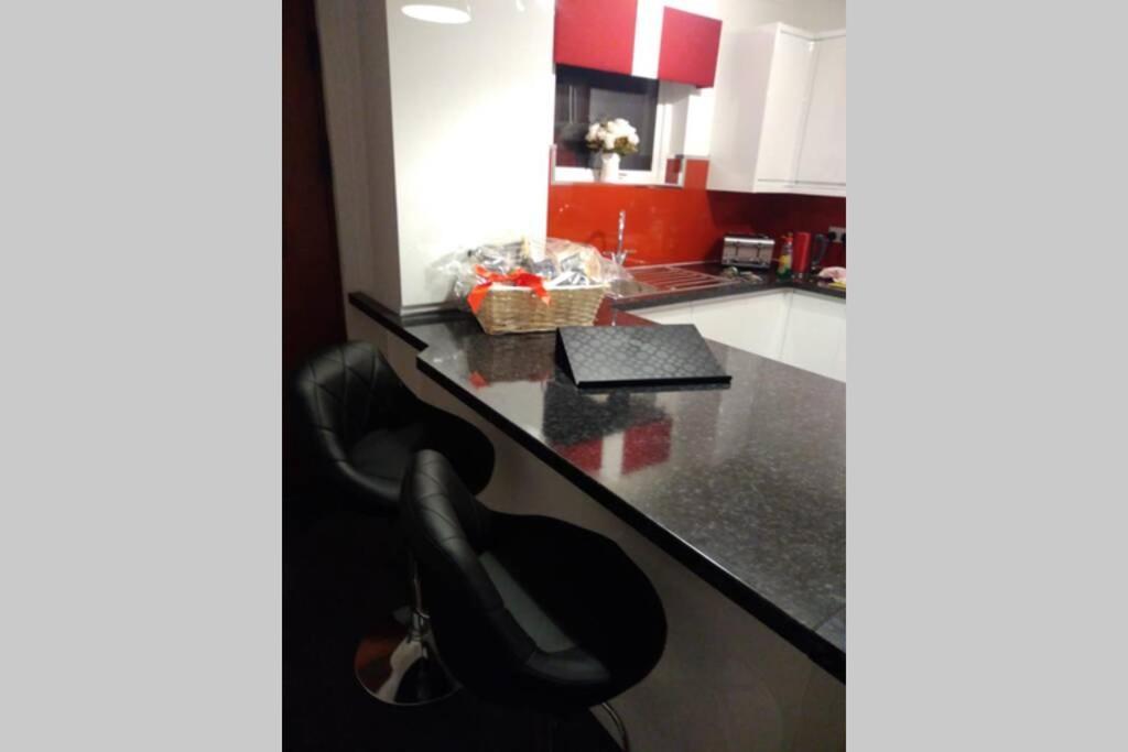 The Cottage - Hot Tub - Nr Glasgow - Self Check-In Coatbridge Buitenkant foto