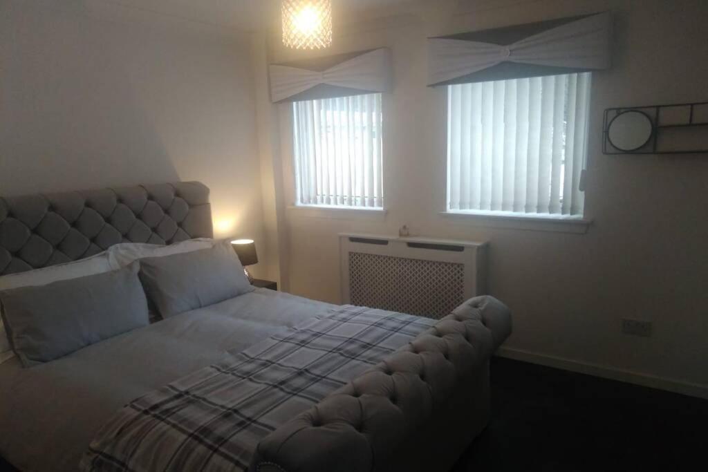 The Cottage - Hot Tub - Nr Glasgow - Self Check-In Coatbridge Buitenkant foto