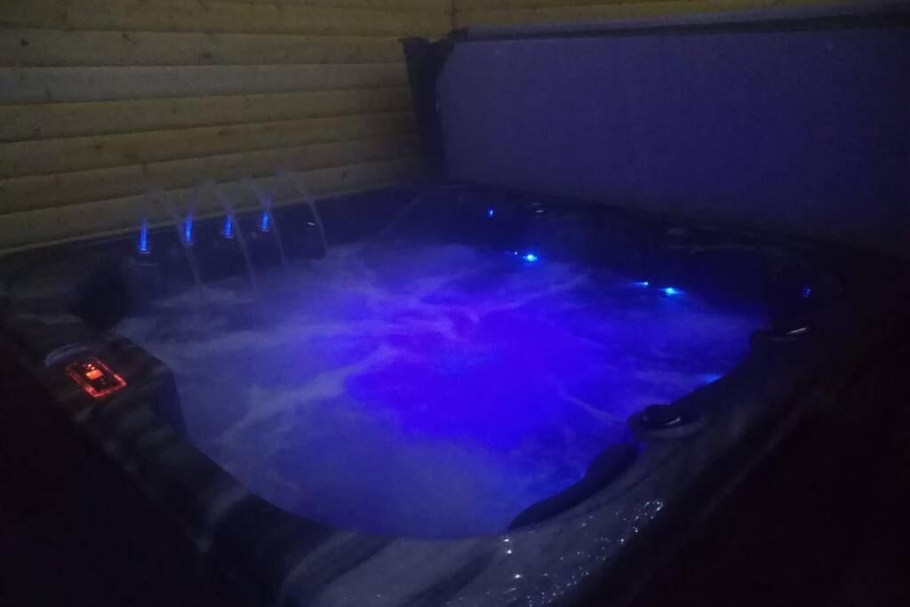 The Cottage - Hot Tub - Nr Glasgow - Self Check-In Coatbridge Buitenkant foto