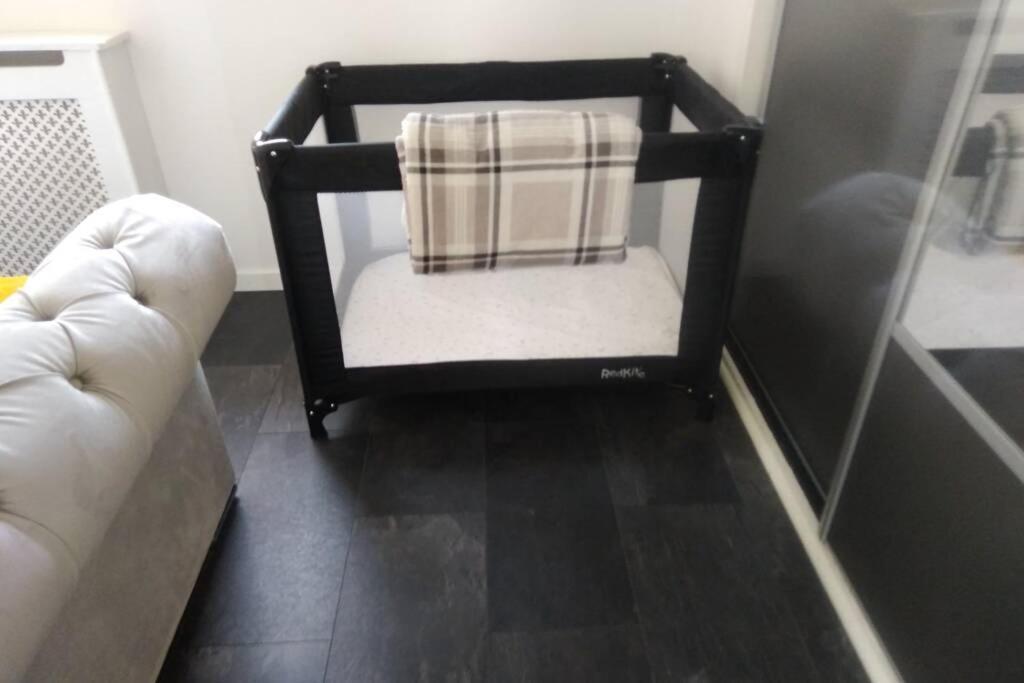 The Cottage - Hot Tub - Nr Glasgow - Self Check-In Coatbridge Buitenkant foto