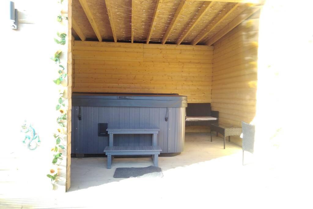 The Cottage - Hot Tub - Nr Glasgow - Self Check-In Coatbridge Buitenkant foto