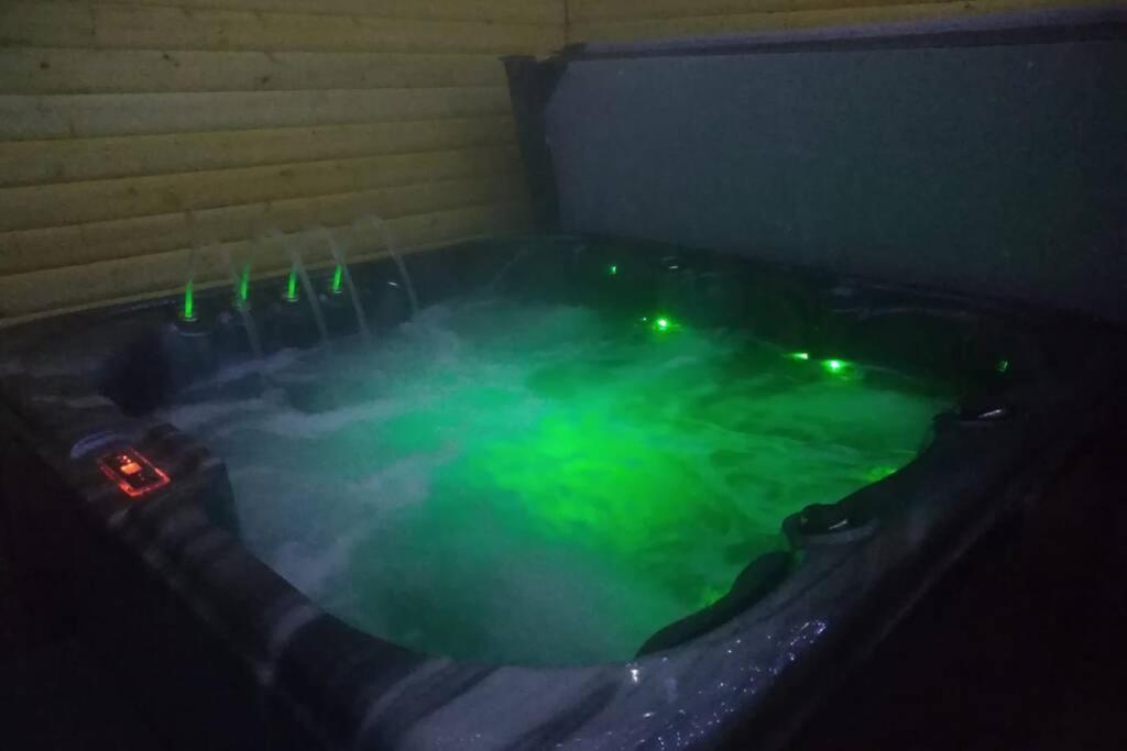 The Cottage - Hot Tub - Nr Glasgow - Self Check-In Coatbridge Buitenkant foto