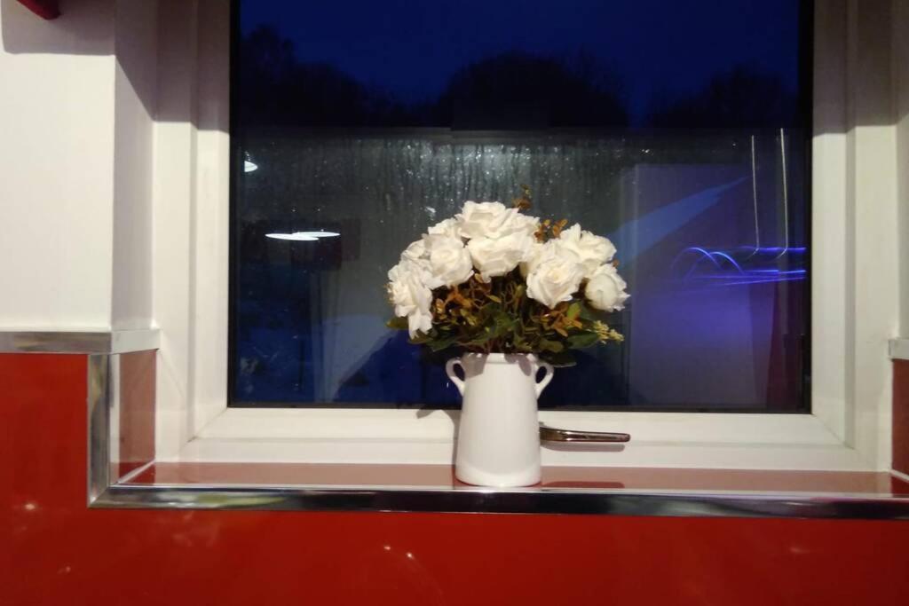 The Cottage - Hot Tub - Nr Glasgow - Self Check-In Coatbridge Buitenkant foto