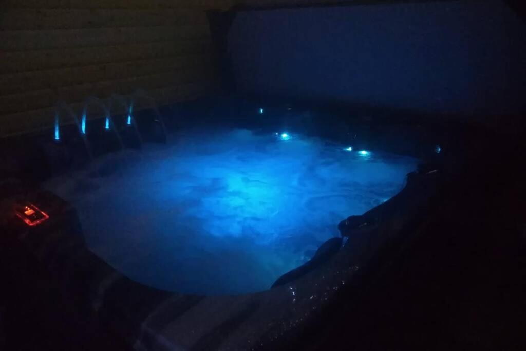 The Cottage - Hot Tub - Nr Glasgow - Self Check-In Coatbridge Buitenkant foto